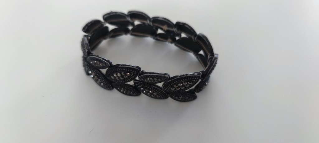 Elegantes Armband aus Metall