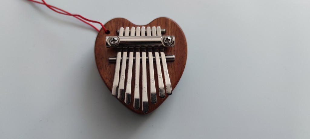 Herzförmige Kalimba
