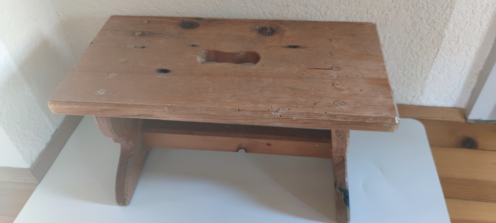 Holzschemel