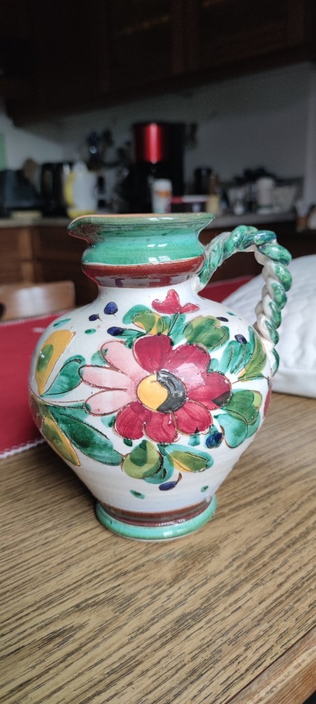 Keramikvase mit Blumenmuster