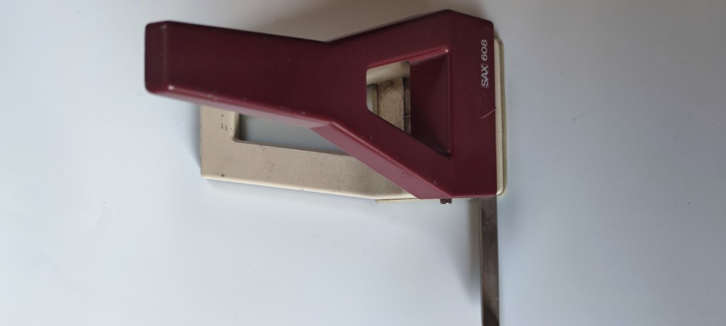 Papierlocher SAX 608