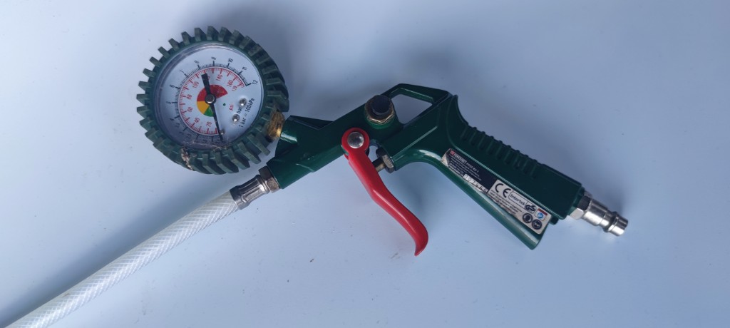 Reifendruckprüfer mit Manometer