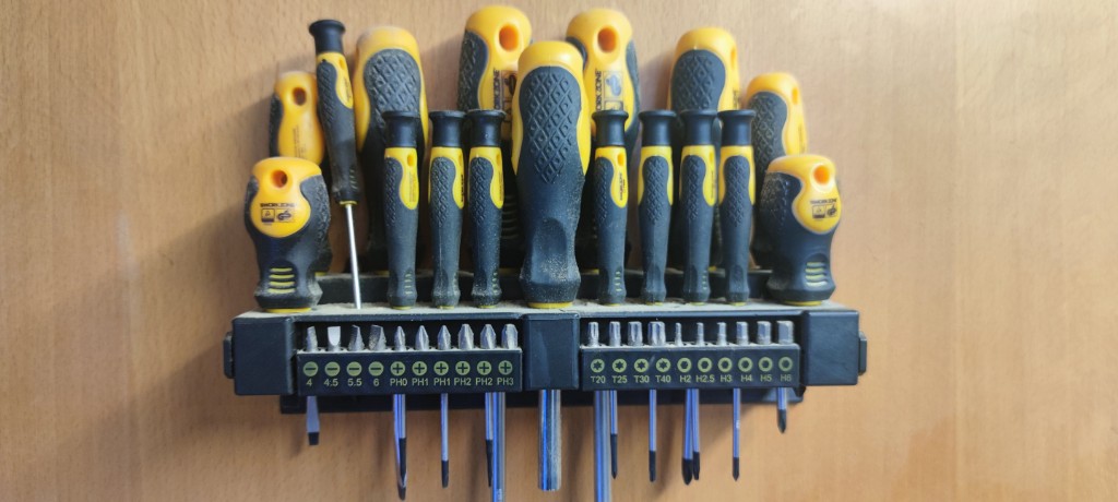 Schraubendreher-Set mit Wandhalterung