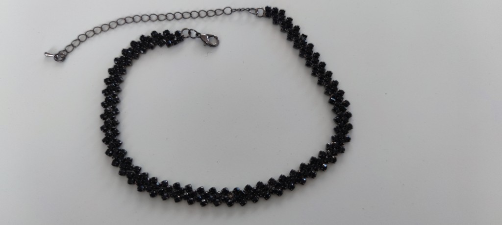 Schwarze Halskette