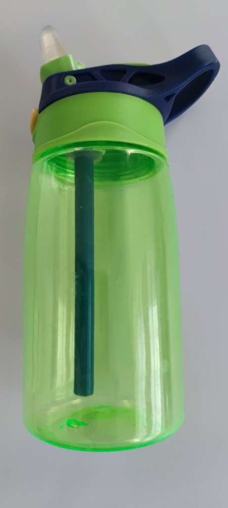 Trinkflasche mit Strohhalm